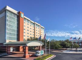 Embassy Suites North Charleston Airport Hotel Convention, hótel í Charleston