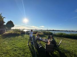 Ferienwohnung Wassergrundstück an der Schlei، فندق في Fahrdorf