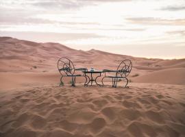 Merzouga Luxury Desert camp, excursion and activities、メルズーガのリゾート