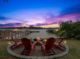 Commodore Bay Waterfront Home on Lake Norman!, villa in Mooresville