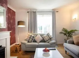 Rawmarsh House, Rotherham for contractors & Families, off-road parking, high speed wifi