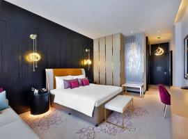 AlRayyan Hotel Doha, Curio Collection by Hilton, hotel in Doha