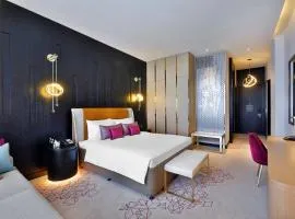 AlRayyan Hotel Doha, Curio Collection by Hilton