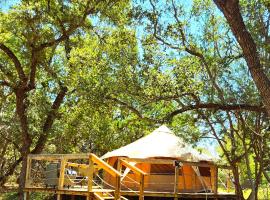 Al's Hideaway Glamping Tents, luxury tent in Pipe Creek