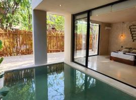 Apartment with private pool Tulum, hotel bajet di Chemuyil