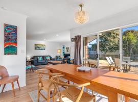 Fisherman's Friend - Bowentown Holiday Home, feriebolig i Waihi