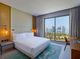 DoubleTree by Hilton Sharjah Waterfront Hotel And Residences、シャルジャのビーチ周辺のバケーションレンタル