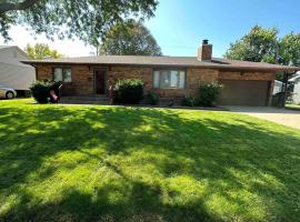 A great house by Fonner Park, holiday rental in Grand Island