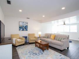 Bright, Immaculate and Cozy Coastal Cottage in Ozona, villa in Palm Harbor
