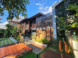 Baan Mai Kradan Hostel Chiang Rai, hôtel à Chiang Rai