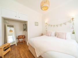 Dreamy Town House Apartment in Dunkeld, Hotel in Birnam