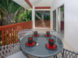 Coral Cove at Jardines de Catalina condo, hótel í Roatán