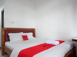 RedDoorz near Alun Alun Wonosobo 2, hotel em Wonosobo