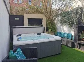 Bournemouth Beach Boutique with Hot Tub