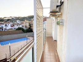 A Cozy & fantastic apartment by the sea great pool, viešbutis mieste Caldes d’Estrac
