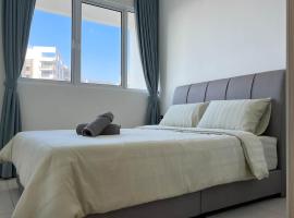 Seaview Private Bedroom in a Shared Unit, hospedagem domiciliar em Tanjong Tokong