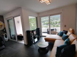 FeWo Excellence Juwel，科赫姆的有熱水按摩池的飯店