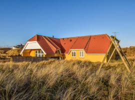 Amazing Home In Ringkbing With Kitchen, hotel in Søndervig