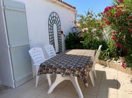 Maison de charme à Chaucre, cottage in Chaucre