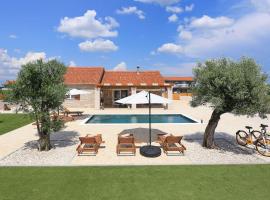 Villa Orkula, hotel v destinaci Debeljak