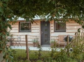 Rose Hideaway - Forest of Dean Cosy Cabin Retreat: Yorkley şehrinde bir kiralık tatil yeri
