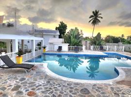 Room with large pool and close to beach, bolig ved stranden i Las Galeras