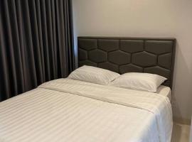 Luxe 1-Bedroom Haven with Ocean View on the 5th Floor of Kalani Tower, beach rental in Nongsa