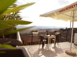 BELVEDERE Appartamento per vacanze، فندق مع موقف سيارات في Castel di Iudica