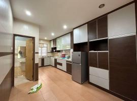 Muslim Suite Home @ Airport Bayan Lepas Penang, Ferienhaus in Bayan Lepas