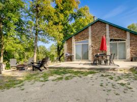 Pet-Friendly Richville Vacation Rental with Dock!, hotel with parking in Ottertail