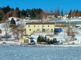 The Full House @ The Homestead Oceanfront Suites, Hotel mit Parkplatz in Normans Cove