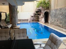 The GlassHouse Pool: Kahire'de bir otel