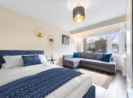 Spacious Double Bed With Sofa Bed In Isleworth TW7, апартамент в Айсълуърт