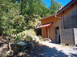 La Laouze - Small wooden house Eco-Low-tech, chalet de montaña en Rogues