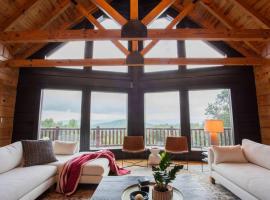 The Ridge: A Modern Cabin, hotel with parking in Bostic