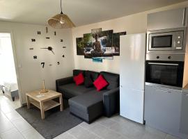 Paris La Défense Arena, Stade de France, Champs Élysée Paris saint lazare, 15min, hotel in Argenteuil