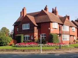 Charming 1800s Port Sunlight Worker's Cottage, hotel with parking in Port Sunlight