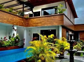 Toucan Platinum Suites Aparthotel: Mindo'da bir otel