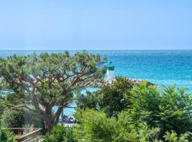 Résidence méditerranée - Beachfront - Sun and Seaview - Pool - Private Parking, vakantiewoning in Cagnes-sur-Mer