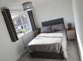 Modern, Two Double Bedroom House with Free Parking, sumarbústaður í Chepstow
