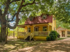 Olive Cabin: Fredericksburg şehrinde bir otel