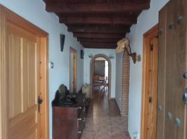 Casa rural Labrador a 9k de Monfragüe, hotell i Torrejón el Rubio