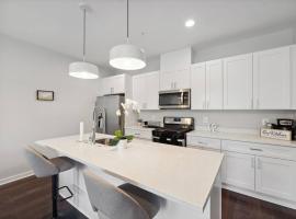 Spacious 3Bedroom Duplex with Rooftop Deck!, pet-friendly hotel in Washington, D.C.