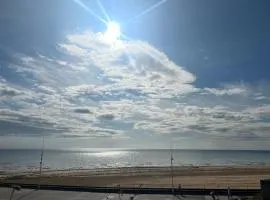 Beach View Apartment - Seafront Luxury Property, Bridlington