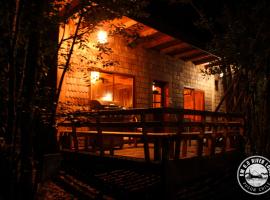 K m 6 River Lodge, hotel i Pucón
