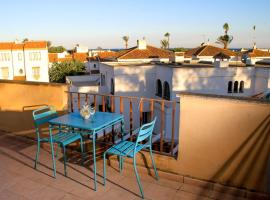 Ático con gran terraza a 50 metros de la playa de Casares, apartmen di San Luis de Sabinillas
