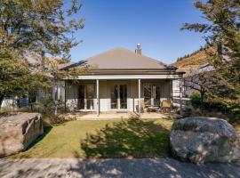 Gold Rush Chalet - Cardrona Holiday Home, hotel i Cardrona