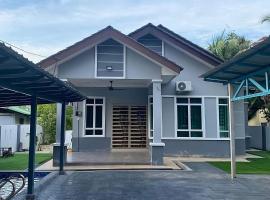 Syikin Homestay - Private Pool, hotel con estacionamiento en Bedung