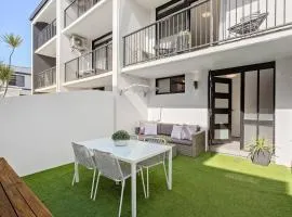 Modern Courtyard Oasis for Easy Beachside Living