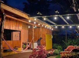 Cabin in La Fortuna : Ceiba Eco Container, семеен хотел в Фортуна